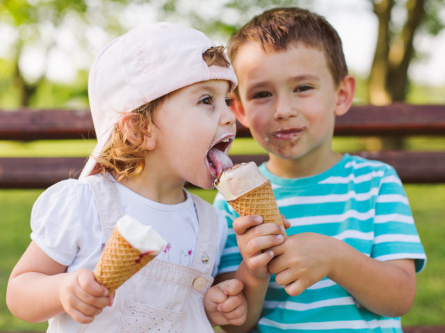 boy share ice cream with his sister